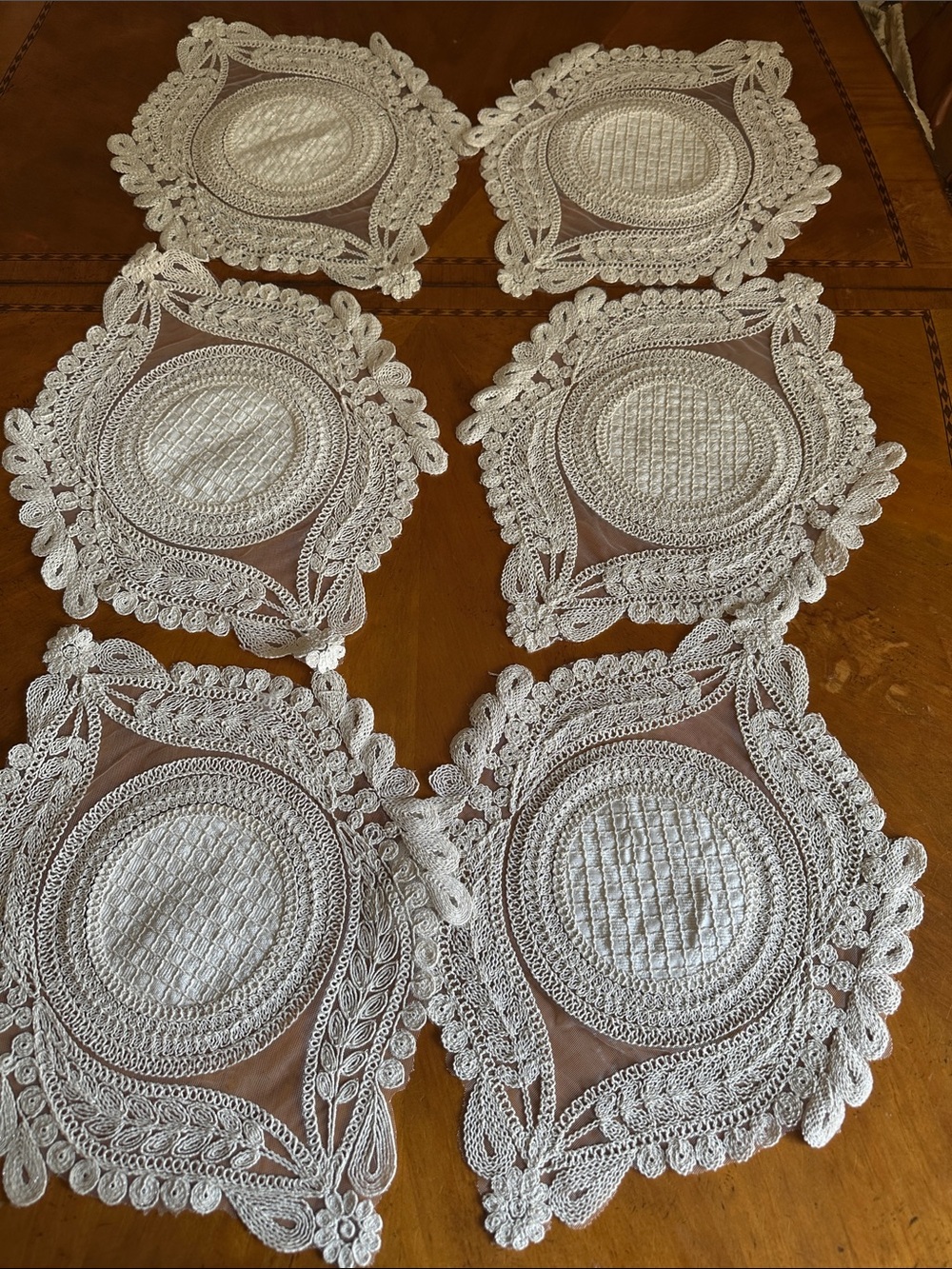 NEW IVORY ,SILVER LACE PLACATES SET OF 6